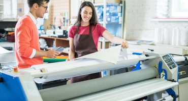 picking-out-color-for-printing-6THM4LF-1.jpg